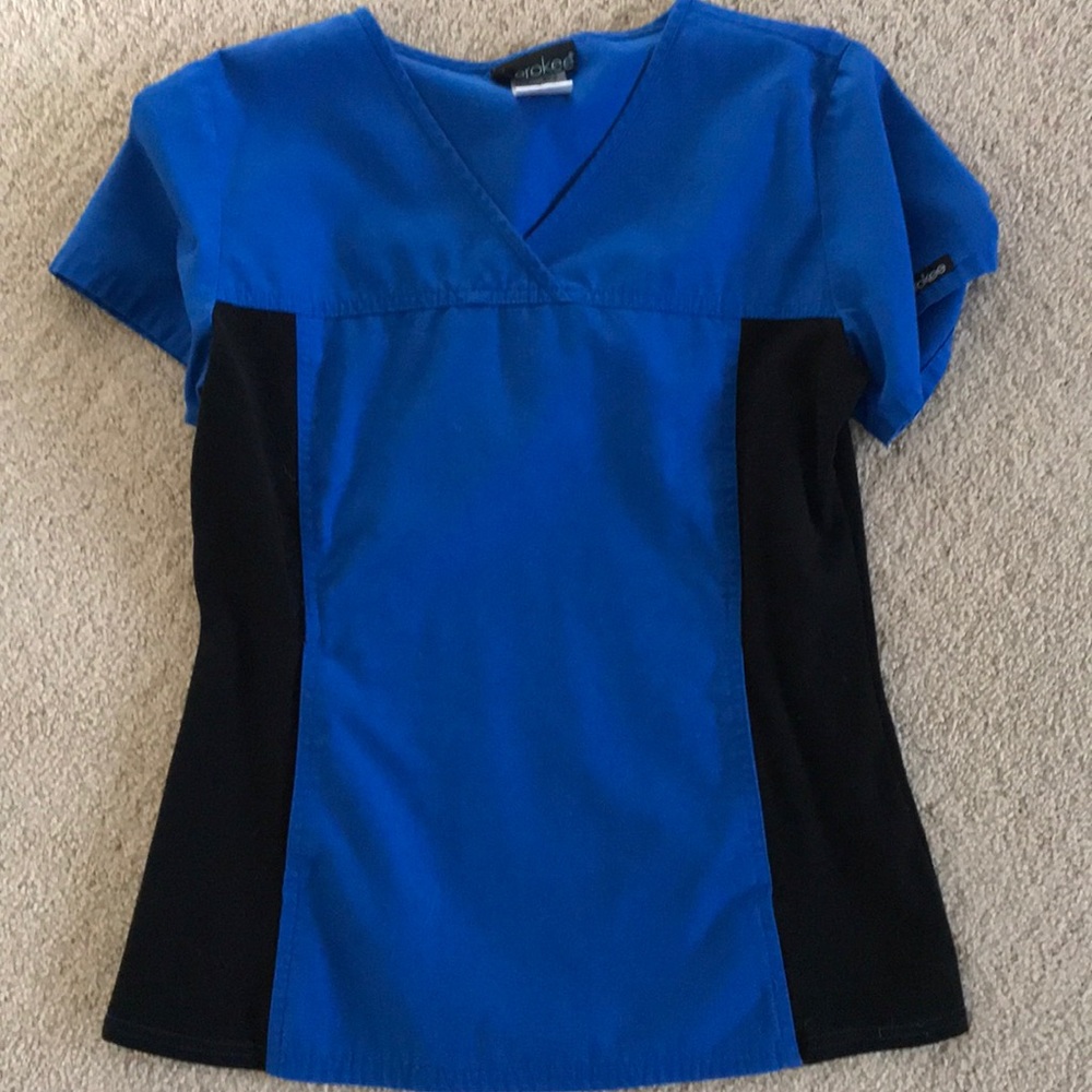 Cherokee scrub top